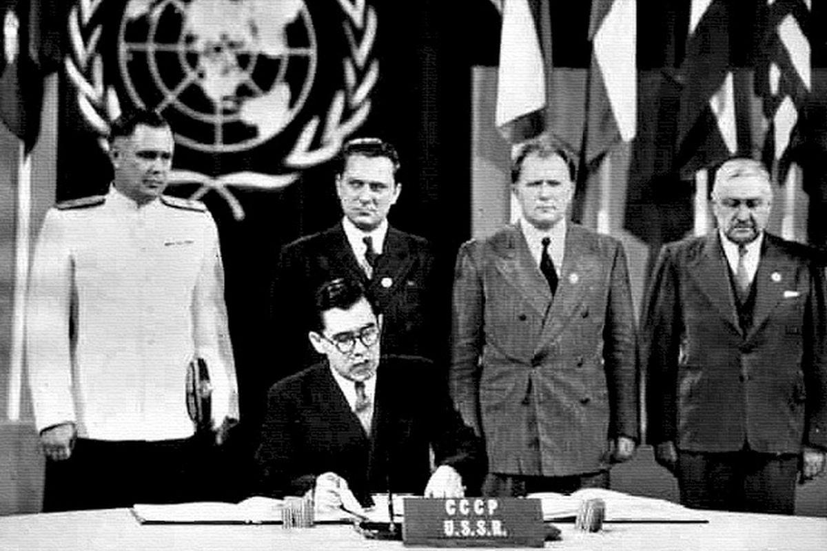 Громыко А.А. подписывает Устав ООН. 1945, 26 июня
